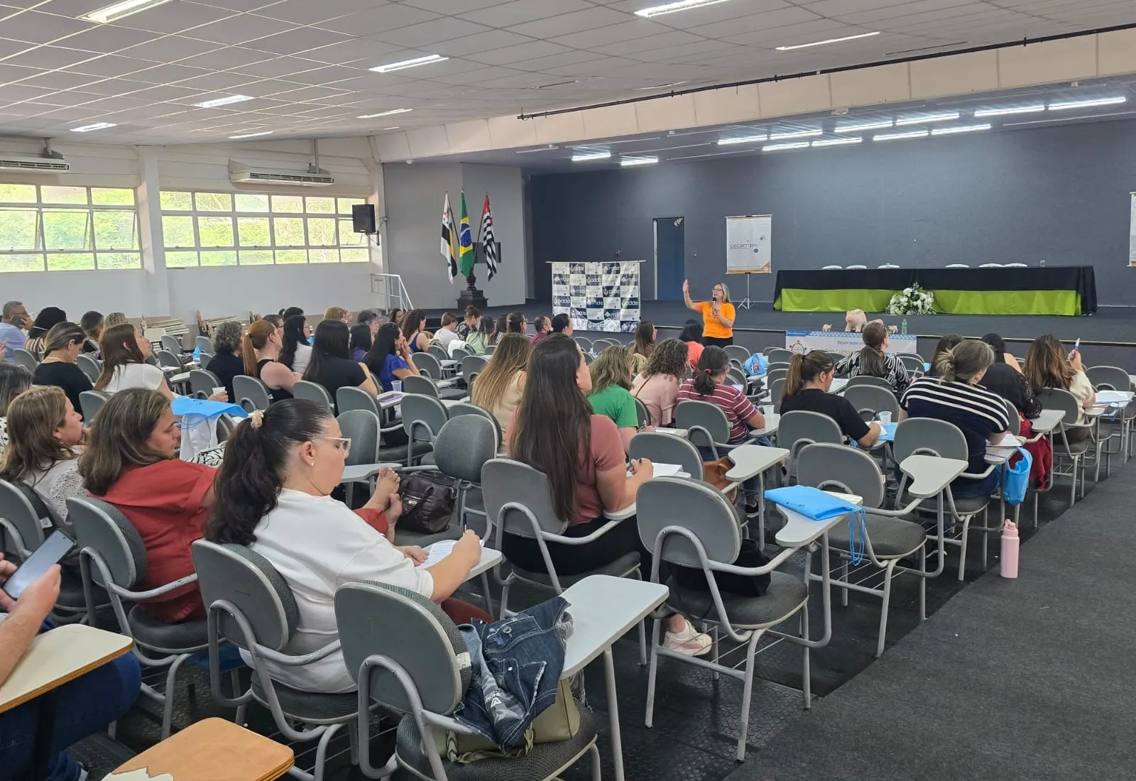 Formação reúne educadores de 11 municípios em Itapetininga