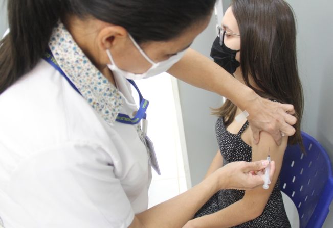 Itapetininga inicia vacinação da 3ª dose contra a Covid para adolescentes de 17 anos no Shopping neste sábado (04)
