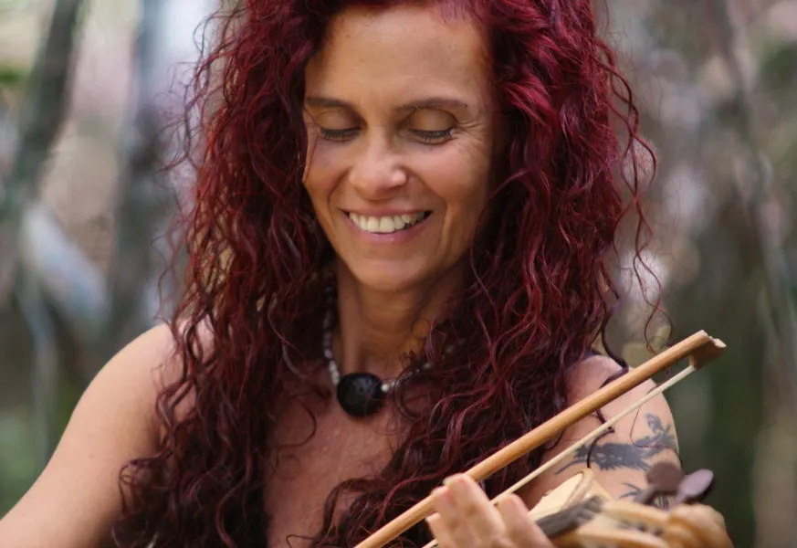 Kátia Baroni se apresenta no Teatro do SESI