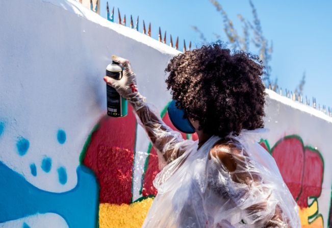 Parceria entre Prefeitura de Itapetininga e Instituto CCR leva a arte do grafite aos alunos do Programa Parada Jovem