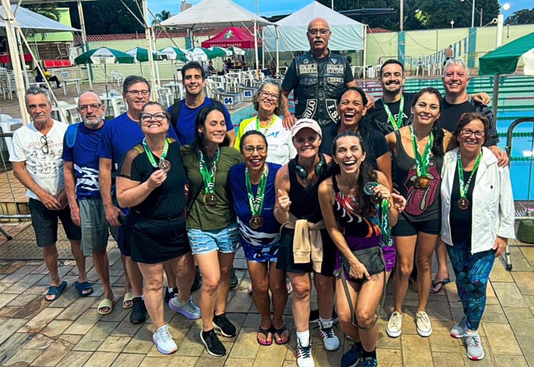 Nadadores da Melhor Idade de Itapetininga se preparam para subir ao pódio no JOMI que será disputado nesta semana