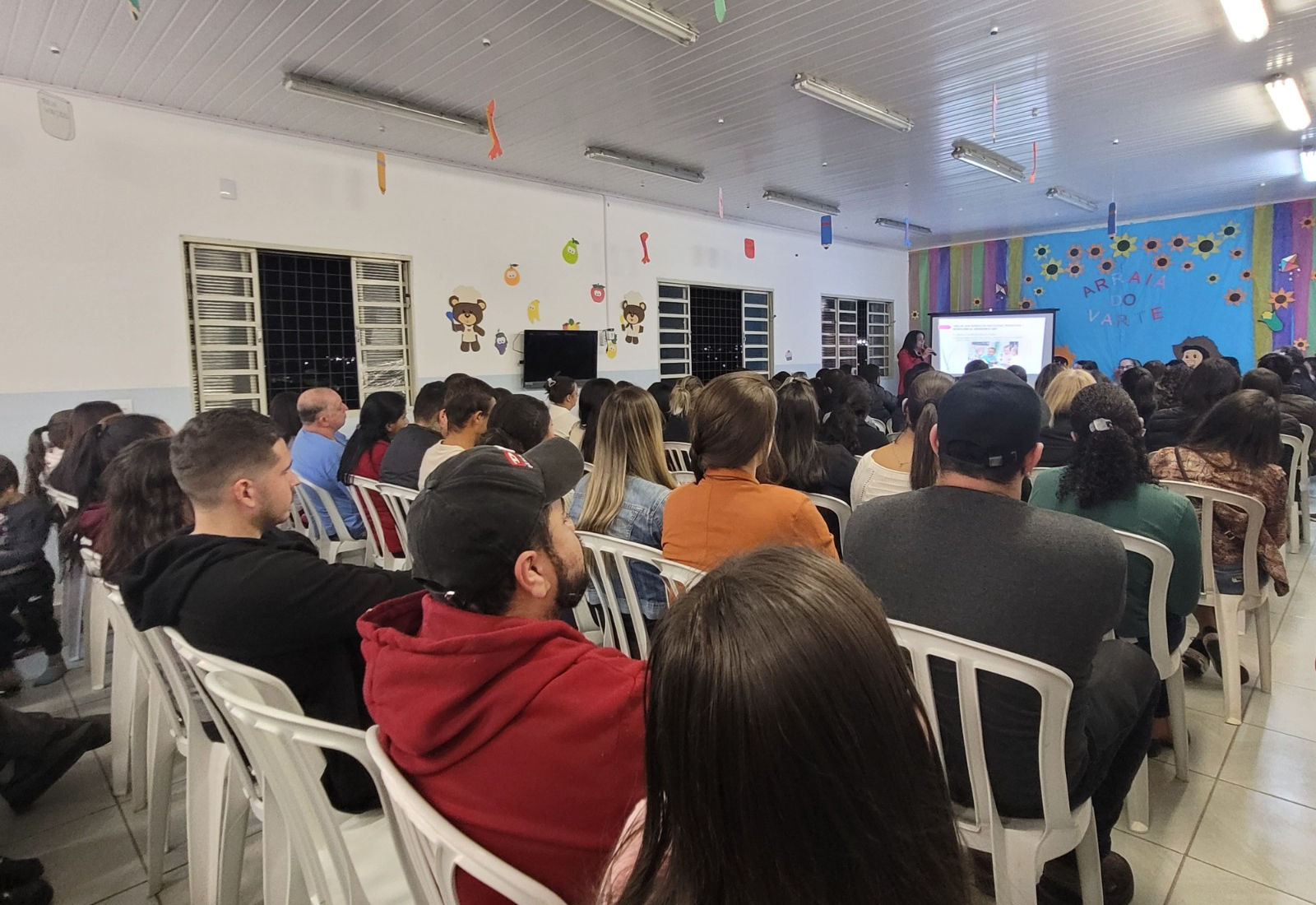 EMEIF “Valter Aliberti Júnior” promove reunião de pais com a presença de especialista em psicologia