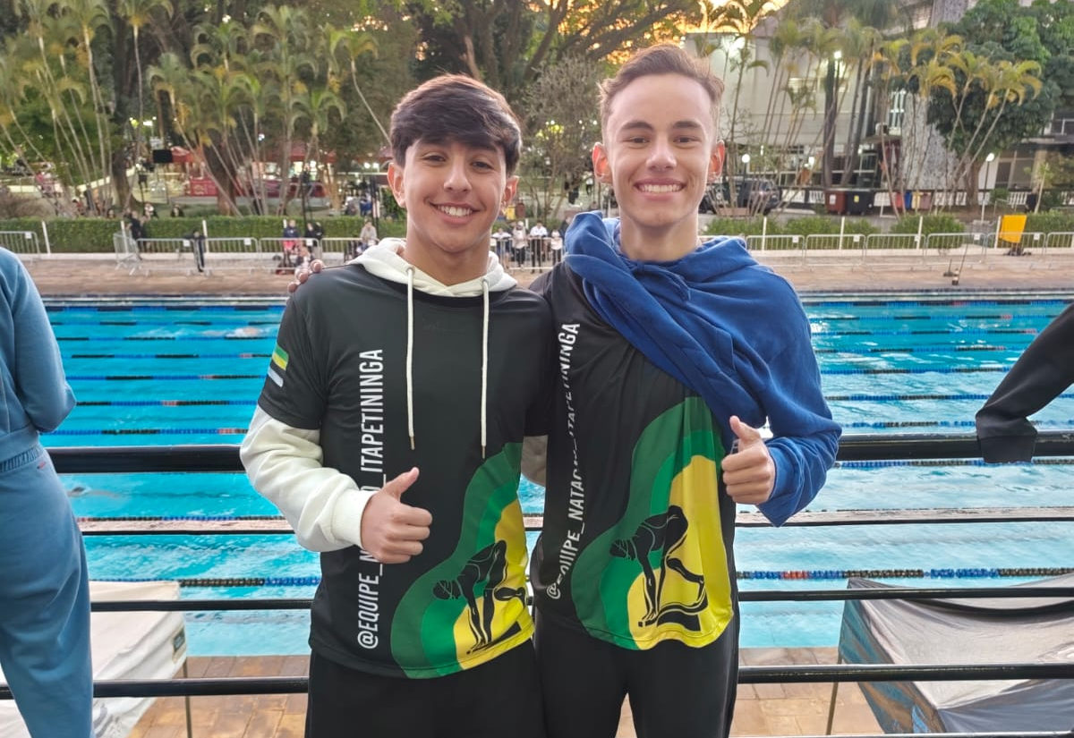 Atletas Estevão Vaz e Gustavo Miranda representam Itapetininga em Torneio Regional de Natação
