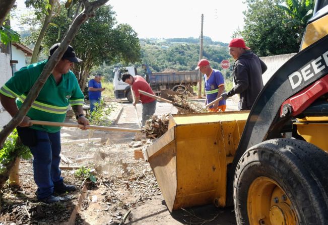 Mutirão contra a dengue remove 150 toneladas de resíduos da vila Belo Horizonte e Jardim das Flores, em Itapetininga