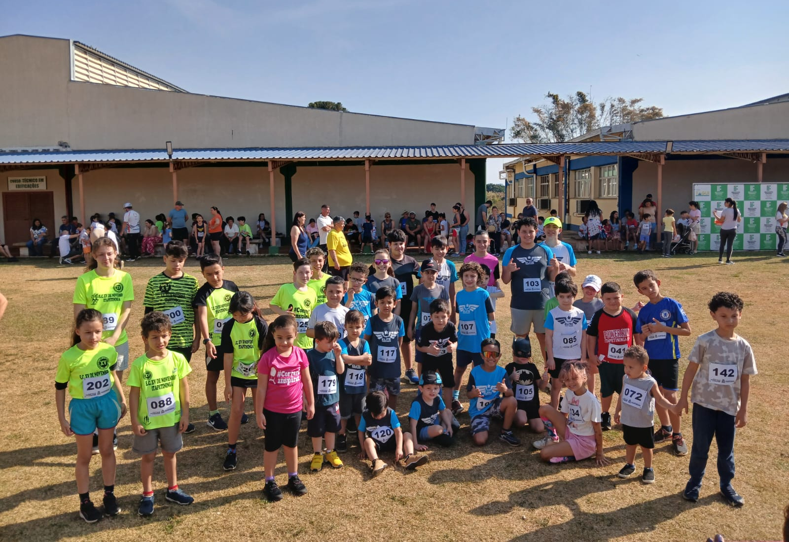 Mais de 200 crianças e adolescentes participaram da Corrida Kids da Prefeitura de Itapetininga em parceria com o Instituto Federal