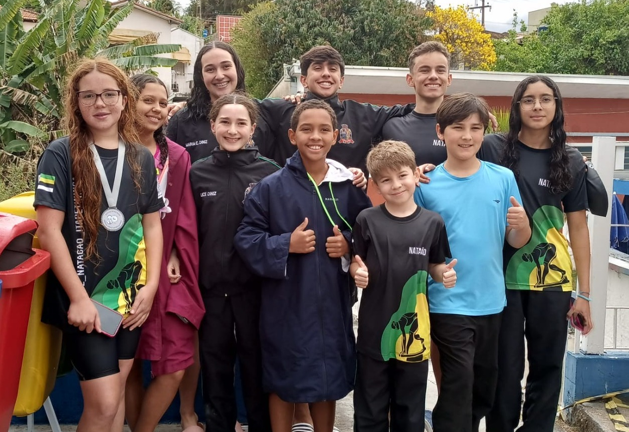 Atletas de natação de Itapetininga demonstram habilidade e sobem ao pódio no Festival no Grêmio União Sanroquense