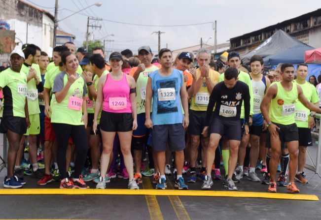 4ª etapa do  “Correr e Caminhar” reúne centenas de participantes, mesmo com chuva