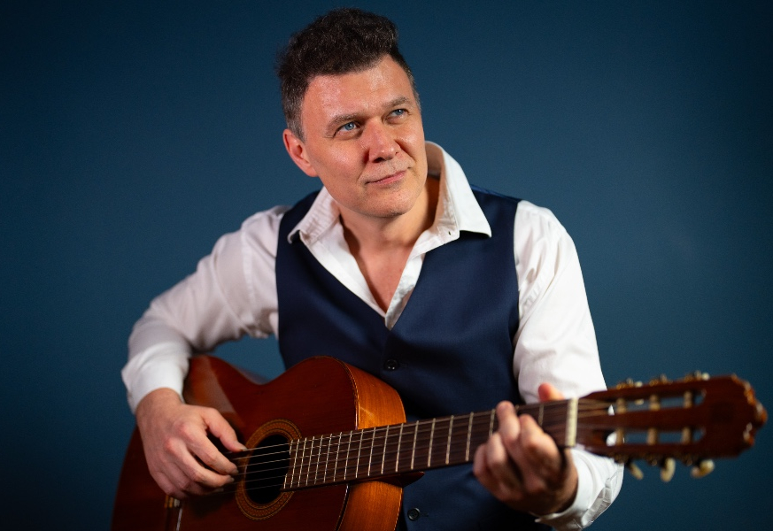 João Suplicy canta Chico Buarque no SESI Itapetininga