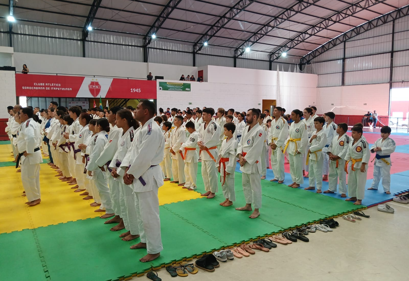 Itapetininga recebe medalhistas olímpicos Rafael Silva e Henrique Guimarães em evento que reúne 500 atletas do estado de São Paulo