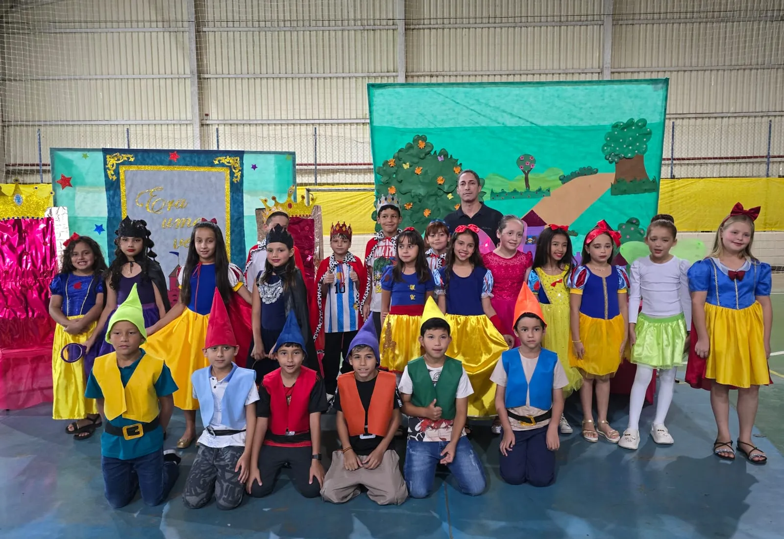 Nesta terça-feira, 18 de novembro, foi realizada a segunda noite da 2ª Feira Literária da EMEF Prof.ª Julieta Rolim da Silva.