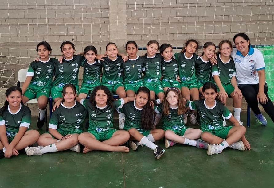 Interação com prática esportiva marcam encontro de alunos do Projeto Escola de Esportes de Handebol de Itapetininga com alunos de Tietê