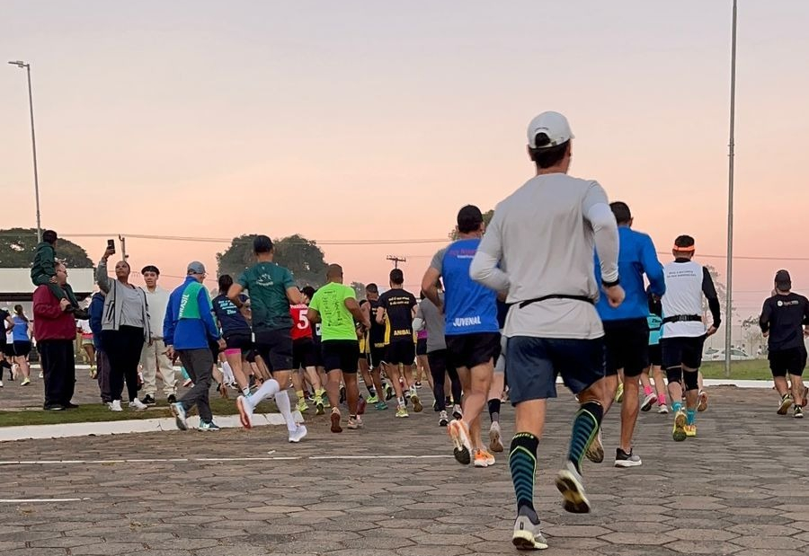 Percurso de 21 km pelas ruas de Itapetininga com atletas da cidade e região marcaram a 1ª Meia Maratona neste domingo, dia 18