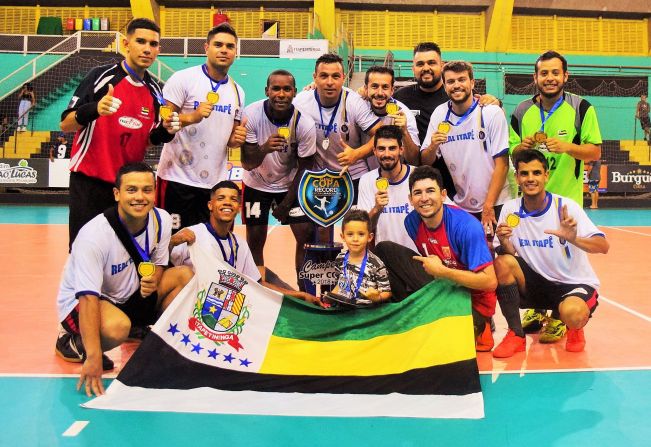 Itapetininga vence Jaú e ergue o troféu de campeã da Super Copa Record de Futsal
