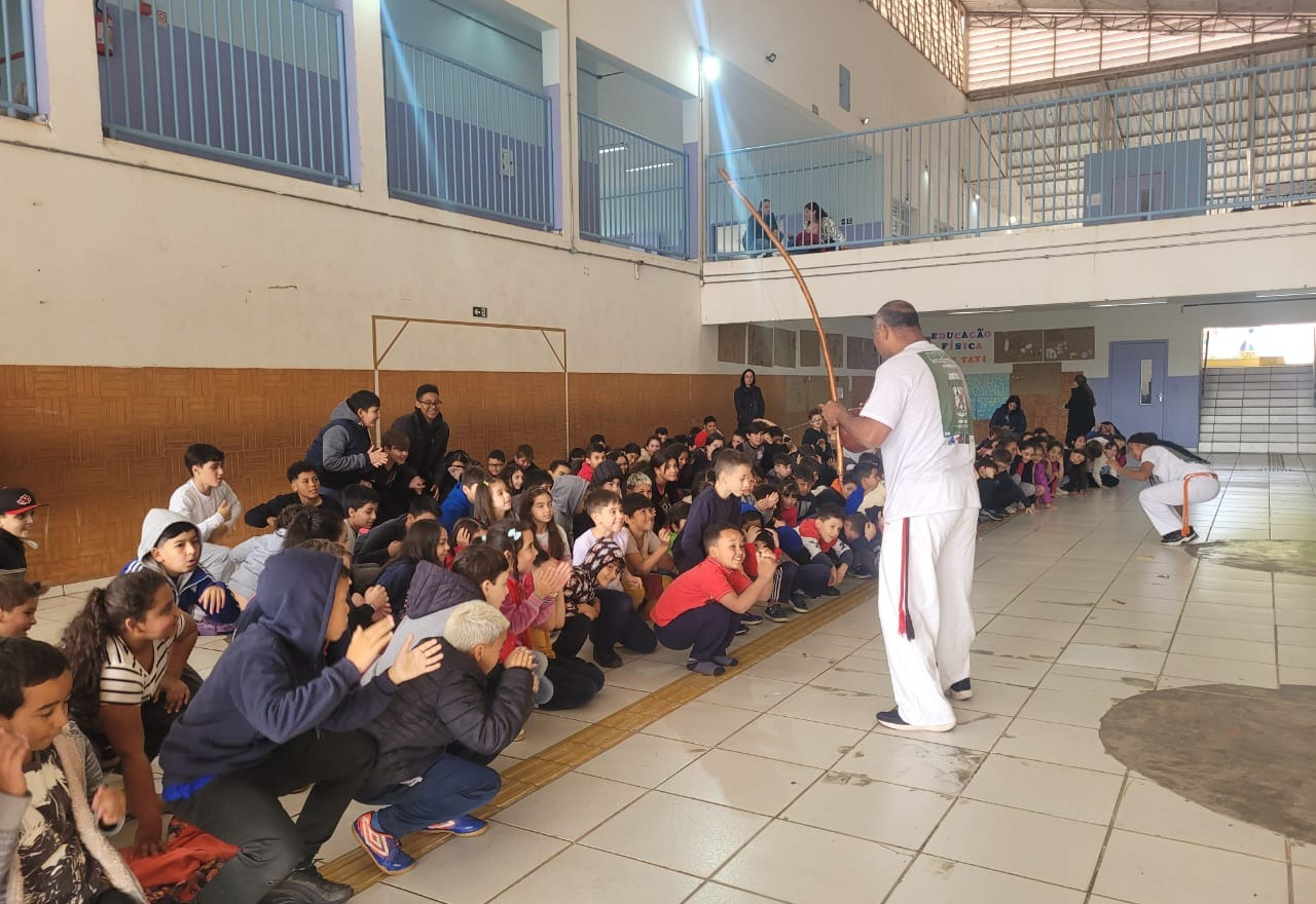 EMEF “Prof. Adalberto Christo das Dores” realiza apresentação cultural de Capoeira