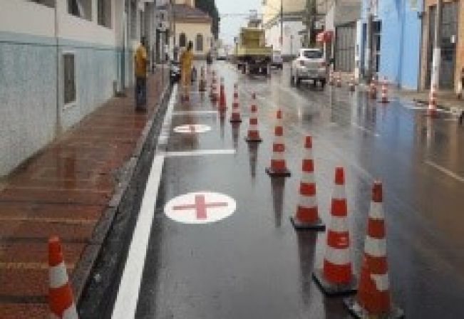 Ruas de bairros em Itapetininga recebem manutenção