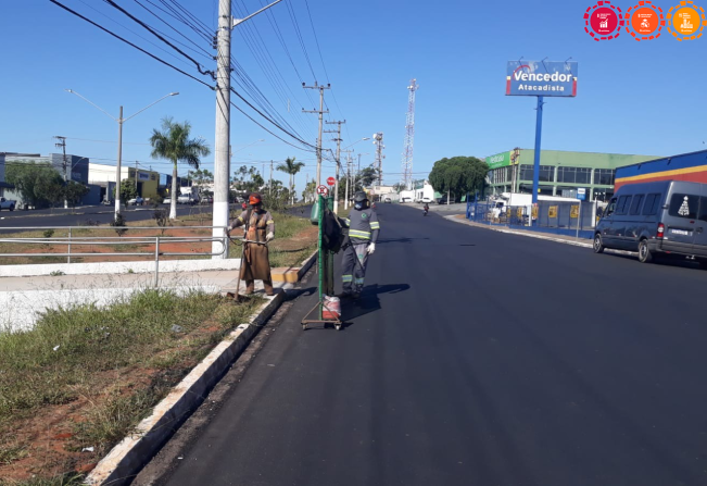 Prefeitura de Itapetininga intensifica a manutenção das estradas rurais e limpeza das avenidas e praças de área urbana