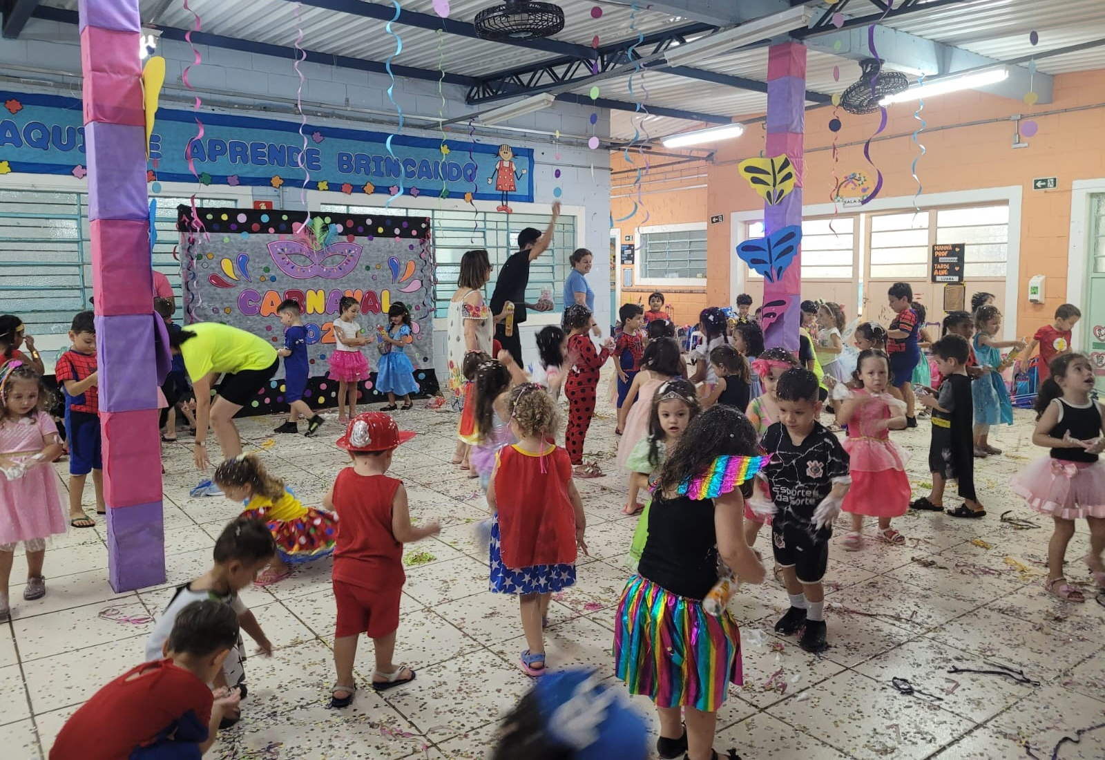 Alunos da EMEI “Profª Angelina Turelli Vieira” comemoram o Carnaval