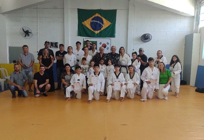 Entrega de faixas de Taekwondo no Ginásio Municipal “Ayrton Senna da Silva” em Itapetininga