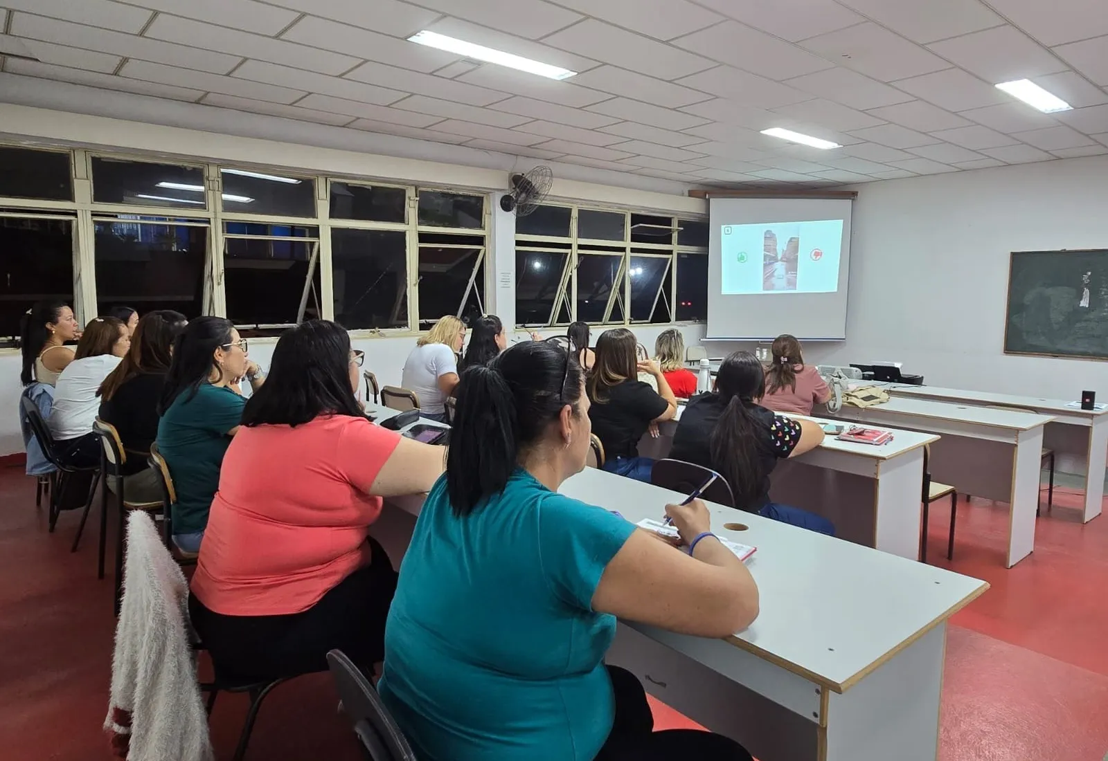 Professores e diretores do sistema municipal de ensino participam de Formação Digital e Midiática