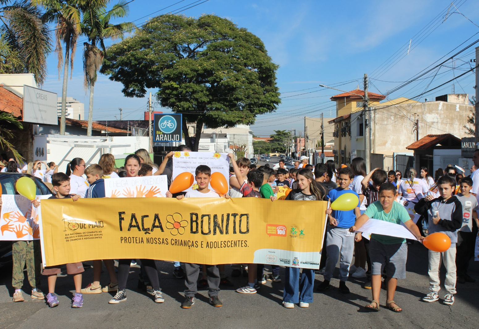 Secretaria de educação e alunos participam da “Caminhada pelo Fim da Violência contra Crianças e Adolescentes” em Itapetininga