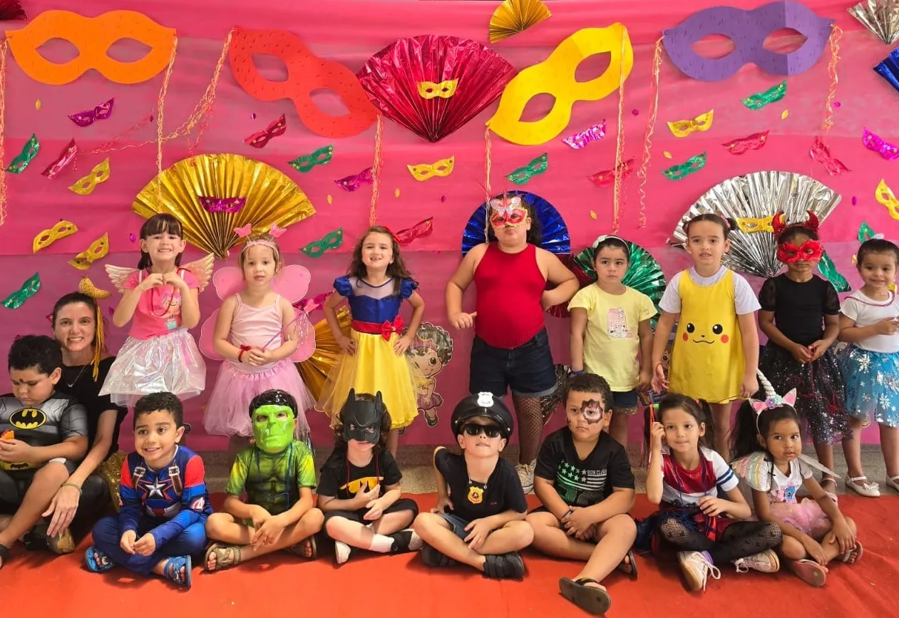 Carnaval na EMEB “Profª Leni Aparecida Prestes de Oliveira”