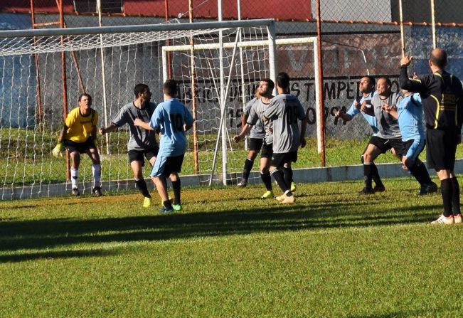 2ª Divisão foi movimentada com garra e goleada no Municipal de Futebol em Itapetininga