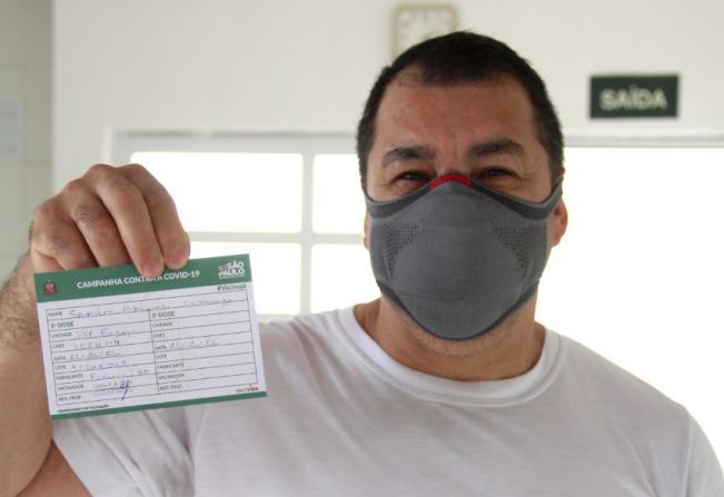 Idosos da Vila Dignidade recebem a vacina contra a Covid-19