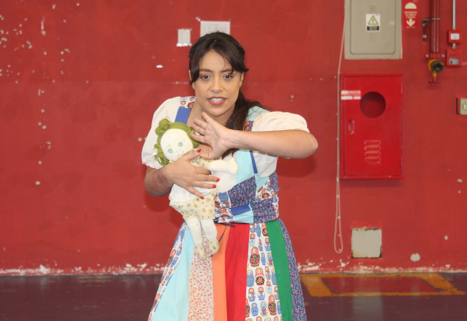 EMEIF “Srª Maria Gomes dos Santos” recebe Projeto “Maleta de Histórias: Mitos e Lendas do Mundo” com a artista Sabrina Arruda