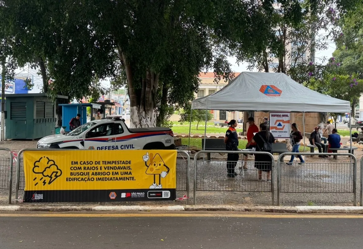 Ação da Defesa Civil de Itapetininga leva orientações preventivas sobre período de chuvas