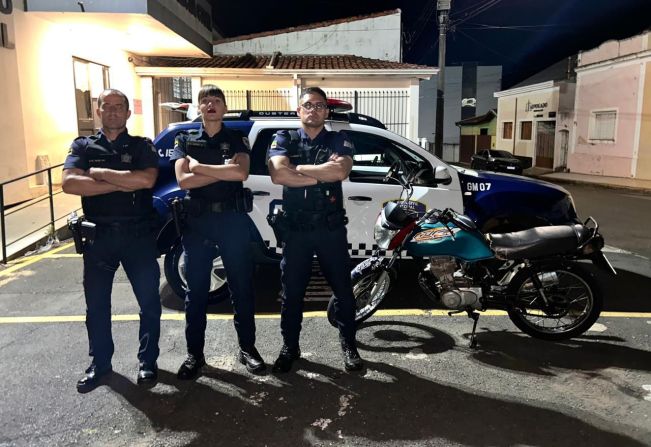 Guarda Municipal faz apreensão de veículo na vila Nastri II