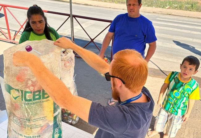Câmbio Verde troca 500 kg de materiais recicláveis por alimentos  no Distrito do Rechã, em Itapetininga