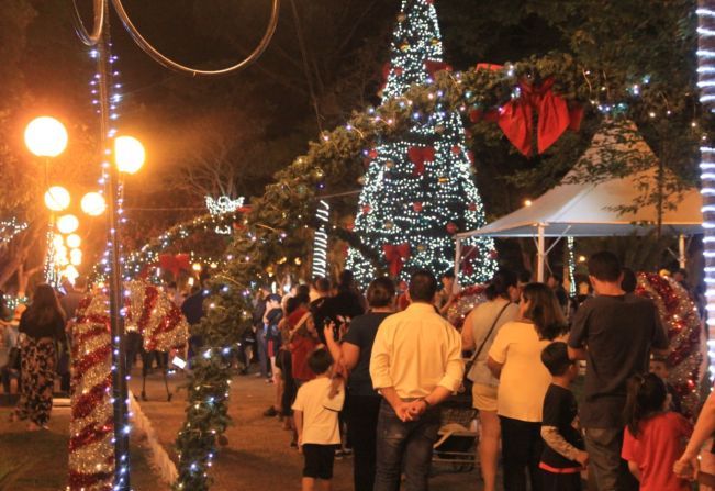 Abertura Oficial do Natal Encantado lota praça Peixoto Gomide