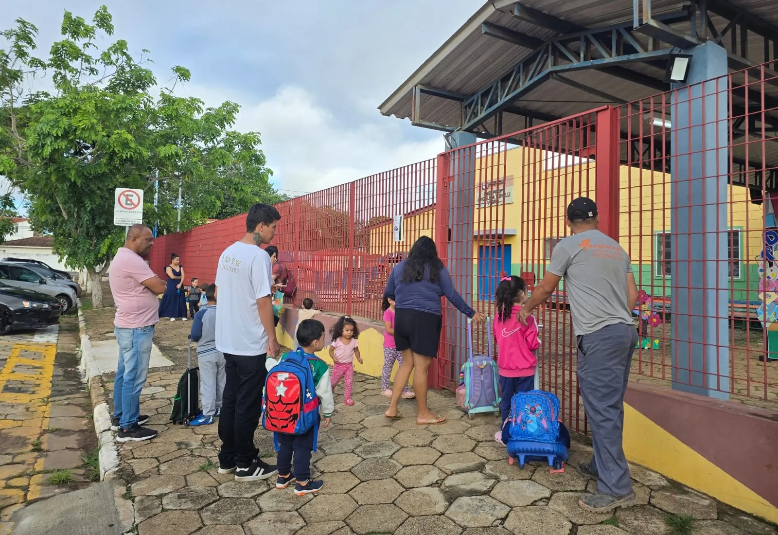Alunos são recebidos com muita alegria na volta às aulas na EMEI “Profª Angelina Turelli Vieira”