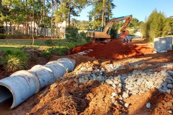 Obras de drenagem para escoamento de águas pluviais