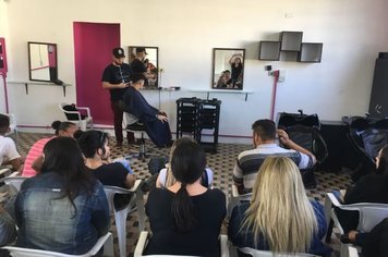 Workshop sobre Design de Cortes Masculinos para nova turma