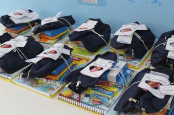 Iniciada a entrega de kits escolares para educação infantil e ensino fundamental