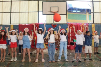 EMEF “Prof.ª Jandyra Vieira Marcondes” promove Sarau de Natal