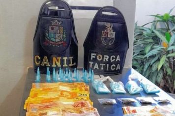 Prisões e apreensões no Jardim Monte Santo  Ainda durante a Megaoperação da última terça, a equipe da Força Tática da Polícia Militar, com o suporte da Guarda Civil Municipal, esteve no Jardim Monte Santo, bairro localizado às margens da Rodovia Raposo Ta