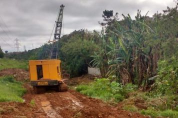 Serviços de desassoreamento e limpeza são realizados na região do bairro Central 4L em Itapetininga