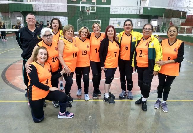 Time de voleibol representa Itapetininga em Angatuba