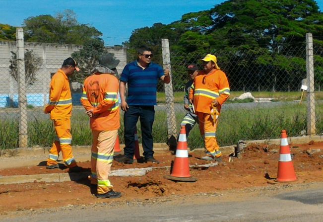 Secretaria de Obras faz drenagem no bairro da Chapadinha