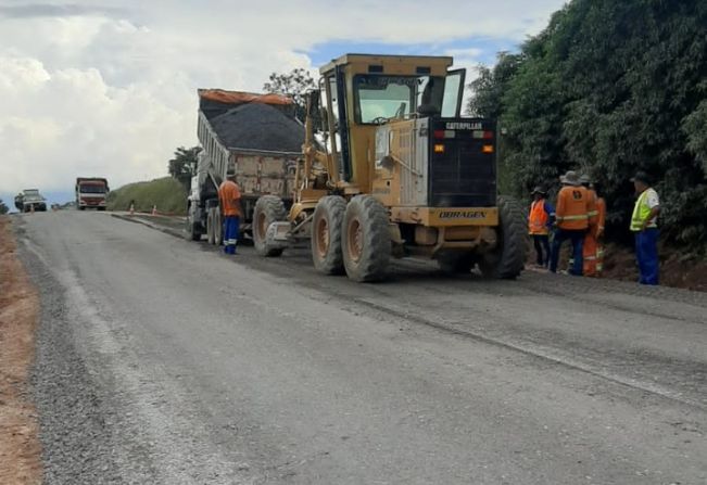 Obras de pavimentação na Vicinal Carmine Barretti, no Rechã, seguem em ritmo acelerado