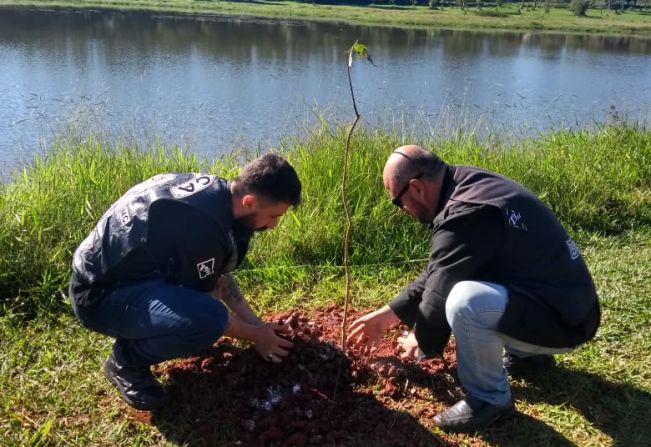 Lagoa “Regina Freire” recebe mudas de árvores em comemoração ao Movimento Maio Amarelo