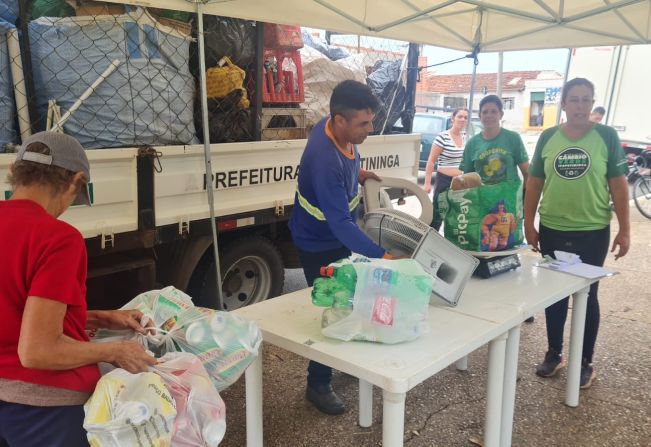 1ª edição do Câmbio Verde 2024 bate recorde e troca 4 toneladas de recicláveis por alimentos no Jardim Paulista, em Itapetininga