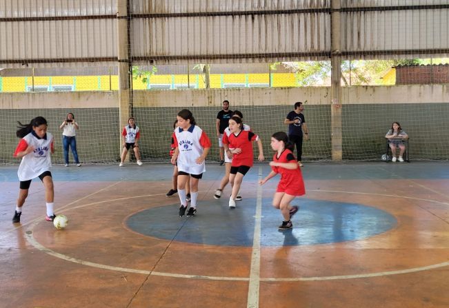 EMEF “Prof.ª Maria Cecília Rolim Nalesso” recebe alunas da EE. “Prof. Ataliba Júlio de Oliveira” para amistoso de Futsal Feminino