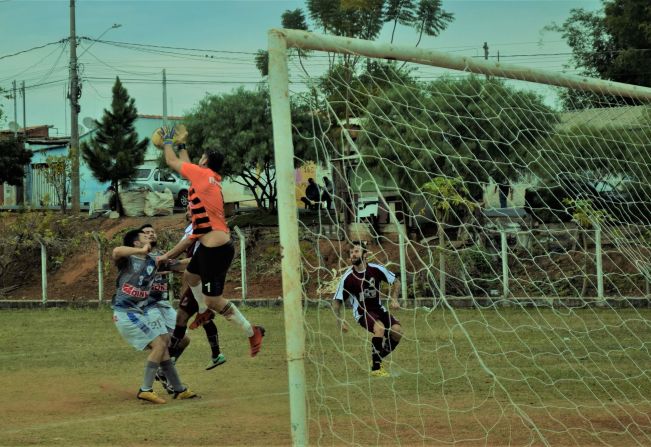 Semifinais do Futebol Varzeano neste domingo (28) em Itapetininga