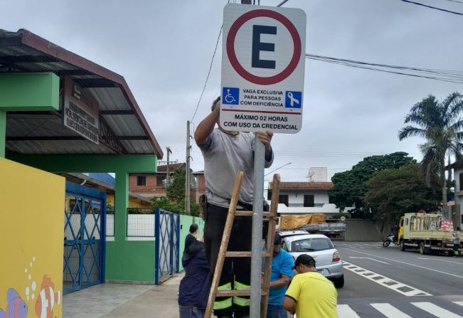 Prefeitura de Itapetininga realiza reforço na sinalização da rua Fernando Prestes