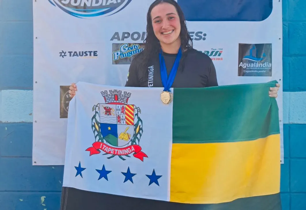 Nadadora de Itapetininga Maria Clara Diniz sobe ao pódio e conquista duas medalhas de prata no Torneio Regional em Jundiaí