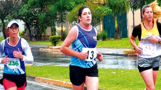 Atletas da região participaram da Etapa Correr e Caminhar com Saúde no domingo